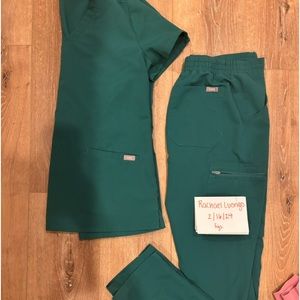 FIGS GREEN SCRUB SET